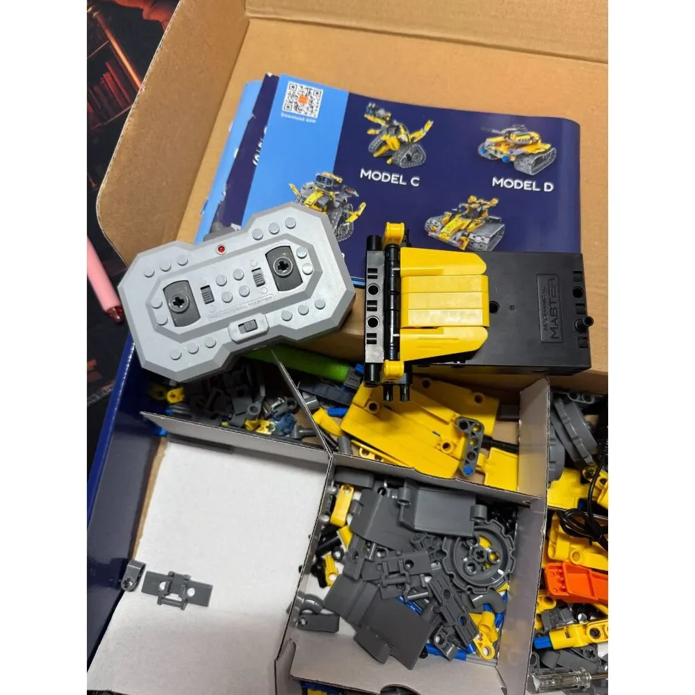 SillBird WallRobot 488 Pcs STEM Model A - For Parts Only!***